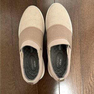 Clarks light pink slip on sneakers